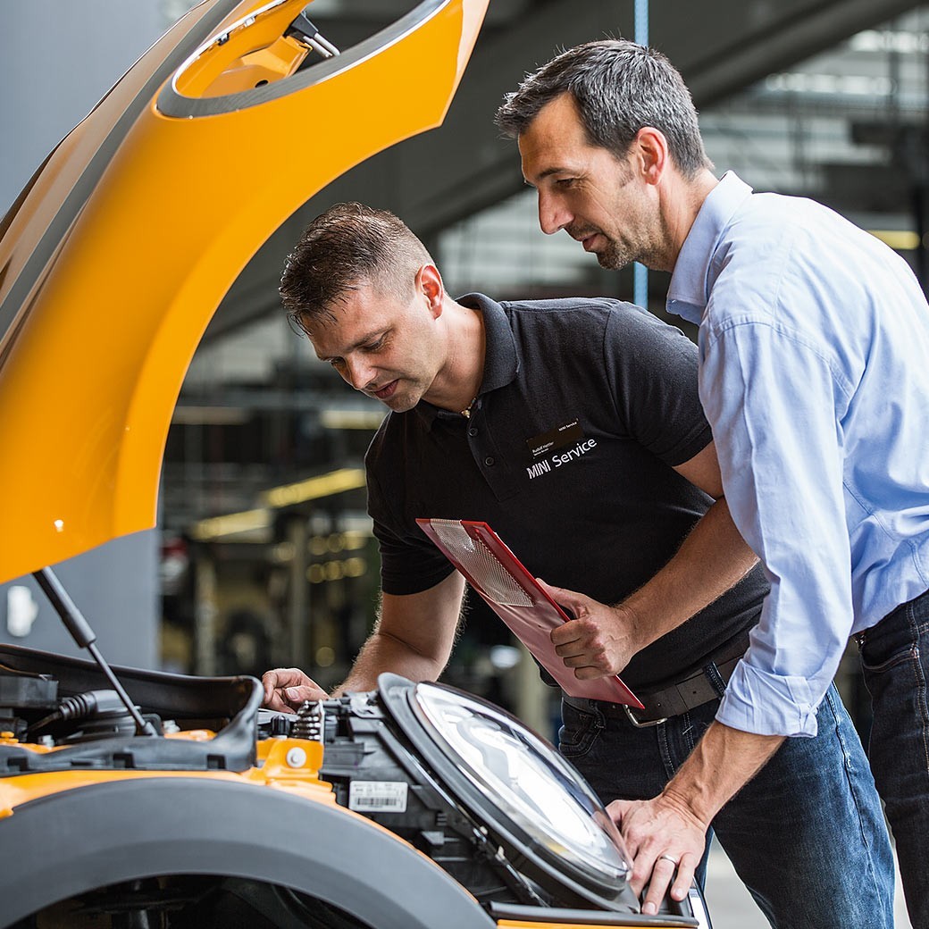 MINI Hatch cu 3 uşi – roşu şi negru – Asistenţă MINI în caz de accident